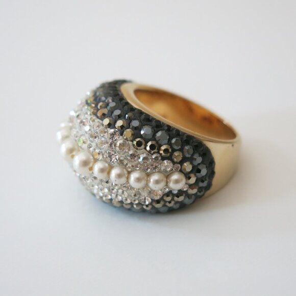Swarovski Black and White Pearl Cocktail Ring Size 9 Used Once - Picture 2 of 4